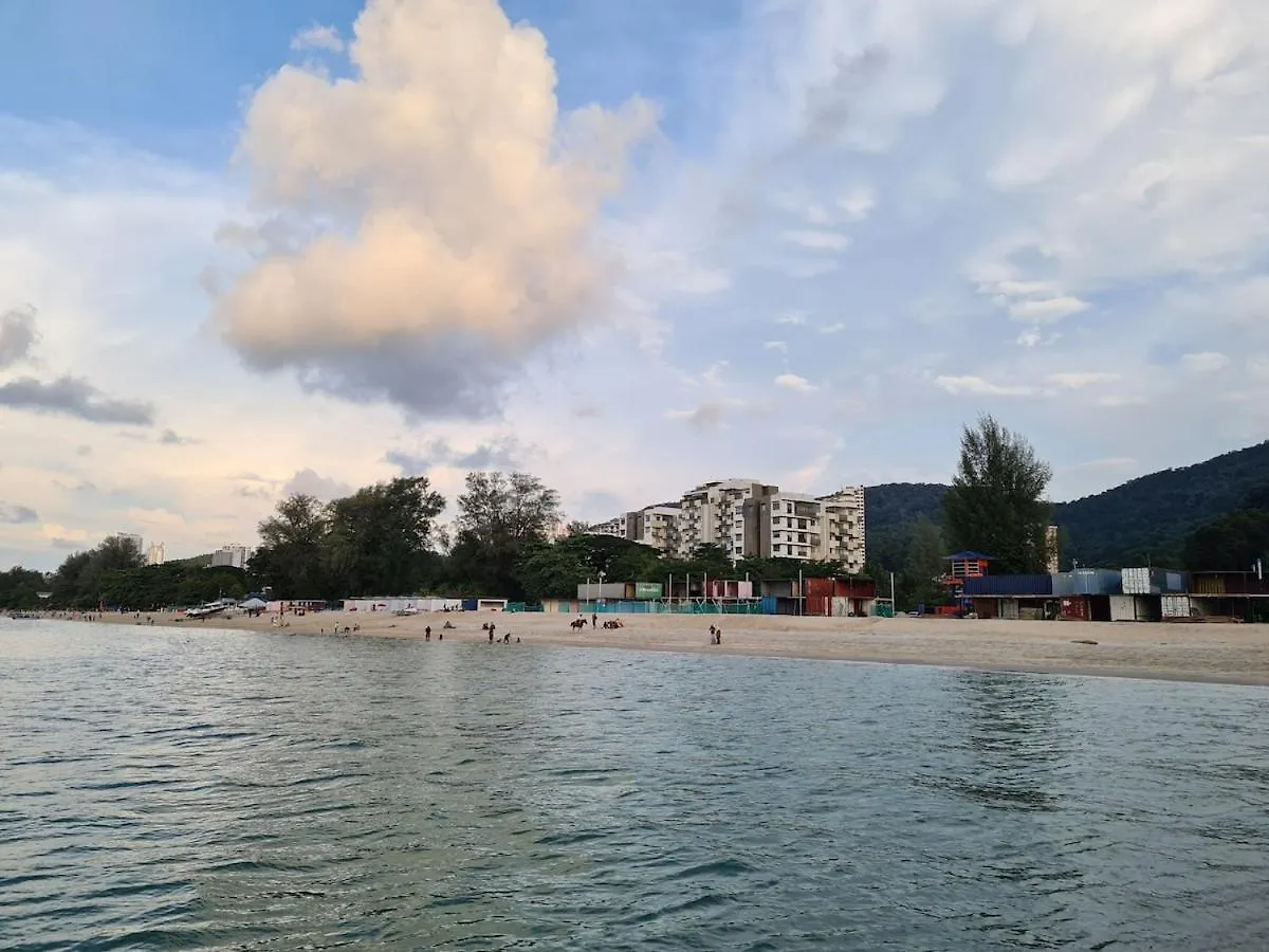 Daire By The Sea - Beachfront Bliss At Batu Feringgi